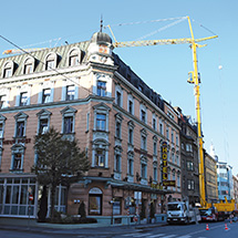 Mobiler Baukran zum Einheben der einzelnen Bauteile